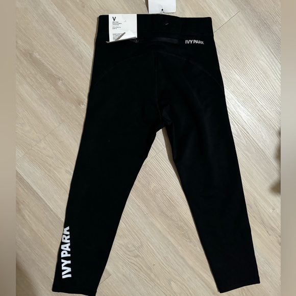 IVY PARK mid rise sculpted legging 3/4 length - Picture 5 of 7
